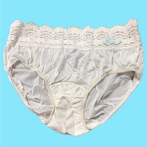 Vintage Olga 913 Secret Hug Fashion Scoops Half Pant Size 5 in White